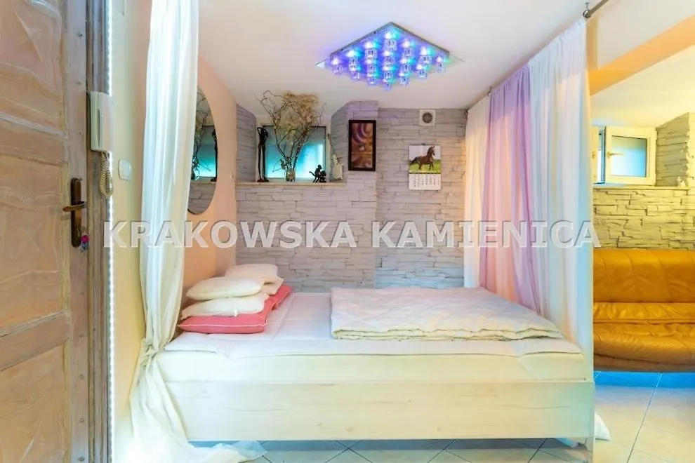 Piwniczka w KRAKOWSKIEJ KAMIENICY - Studio 0*,  Polska